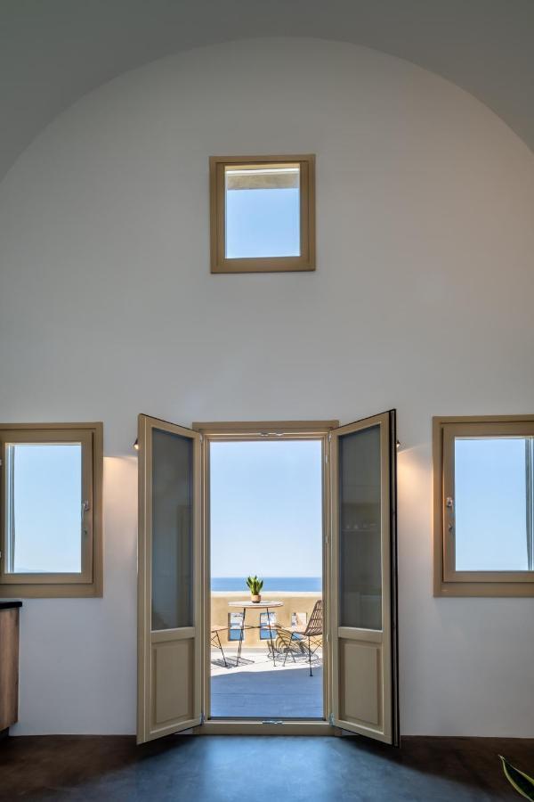 Colombos Beachfront Foinikia  Екстер'єр фото