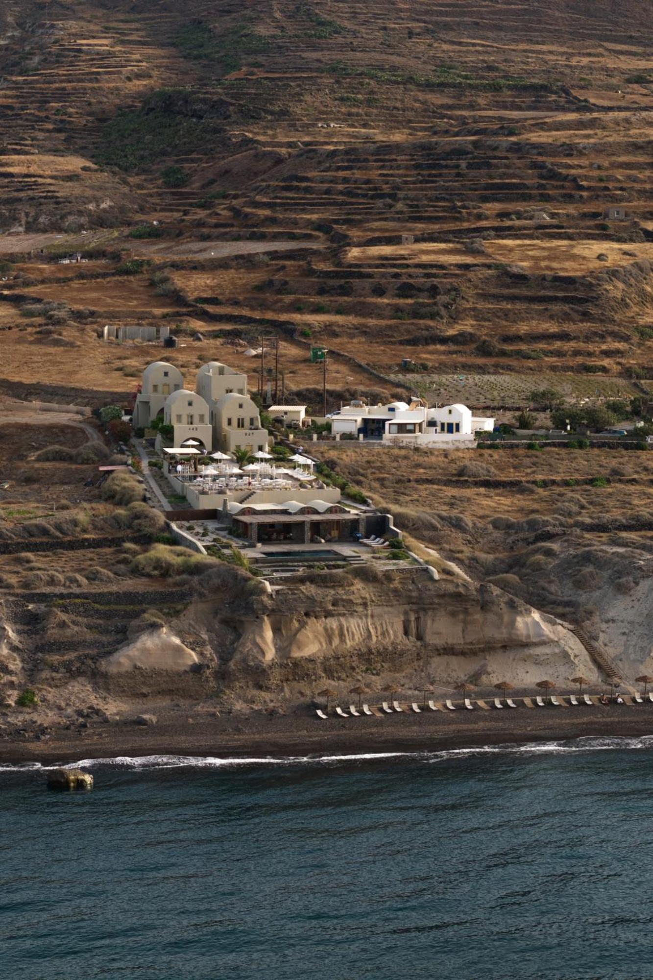 Colombos Beachfront Foinikia  Екстер'єр фото